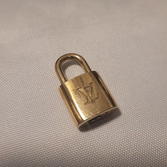 1 Preowned Louis Vuitton Gold Brass Padlock NO KEY #300s - Picture 10 of 10